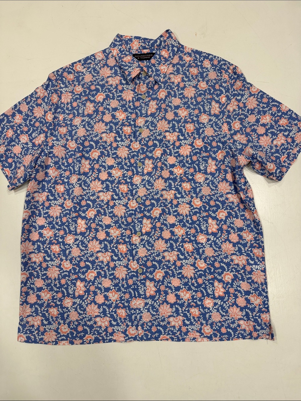 Roundtree & Yorke Blue Short-Sleeve Floral Button-Down with Pink Flowers